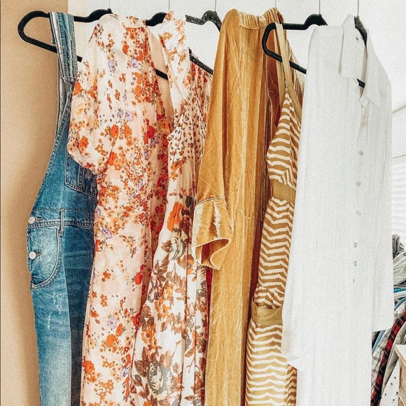 Welcome to Chloe's Closet! @chloesclosetca - Picture 8 of 8